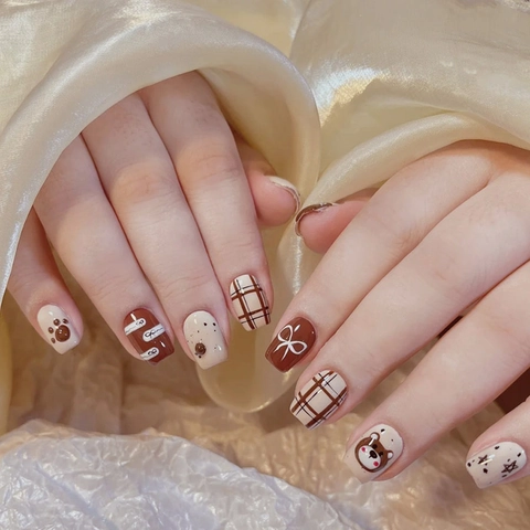 Short Press On Nails Cartoon Bear Plaid Design Brown Cream White Cute Sweet Fake Nails For Women