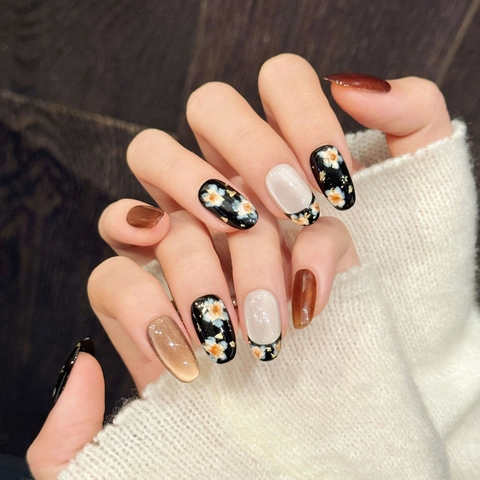 Uñas Postizas Hechas a Mano Diseño Floral Vintage Pan de Oro Ojo de Gato Ámbar Ovaladas Cortas para Mujer Set Manicura