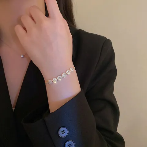 Pulsera Bolo Ajustable Para Mujer Aleación Chapada En Oro Real Incrustada Con Circonita Cúbica Joyería Elegante Minimalista