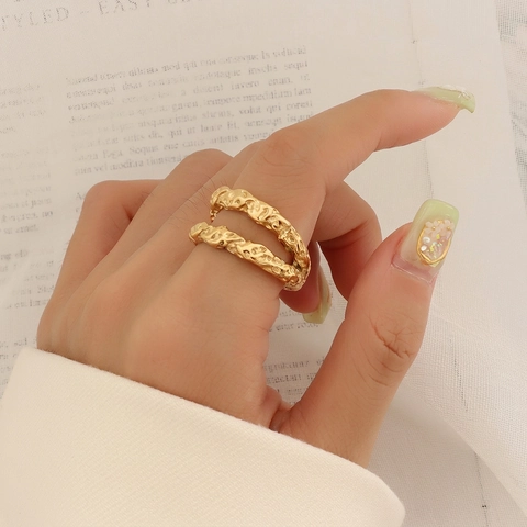 Doppelreihiger Ring Gehämmertes Design Edelstahl 18K Vergoldet Minimalistischer Schmuck Für Damen