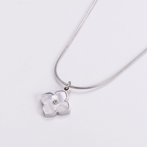Stainless Steel Layered Necklace Queen Elizabeth II Coin Pendant Clover Charm Snake Link Chain OT Buckle Women Jewelry