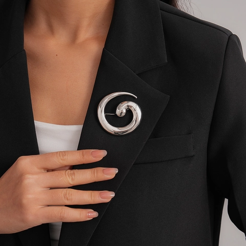 Minimalistische Brosche Aus Legierung Unregelmäßige Geometrische Spiralform Spiegelpolierte Mode Nadel Für Damen Anzug Mantel