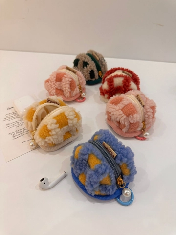 Plush Checkerboard Earphone Pouch Portable Mini Storage Bag With Artificial Pearl Zipper Pull Hook For Wireless Earbuds Coins