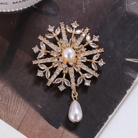 Spilla Fiocco Di Neve Rame Con Zircone E Perla Artificial D'imitazione Retro Elegante Corsage Floreale Gioielli Per Donne