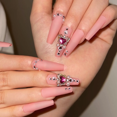 Press On Nails Largas Coffin Rosa Mate Uñas Postizas Corazón Diamantes Perlas Artificiales Decoración Lujo Bailarina