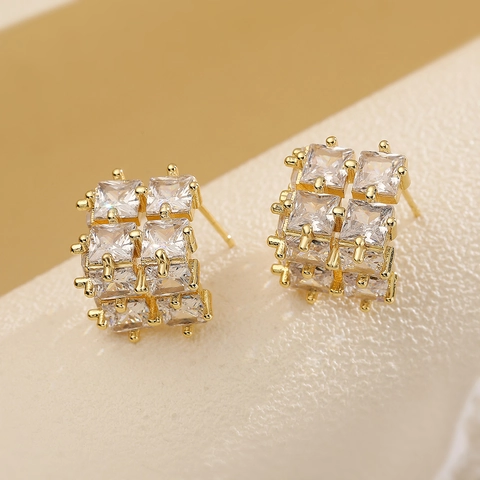 Exquisite Vergoldete Kupfer Geometrische Ohrstecker Für Damen Klare Zirkonia Nische Design Elegante Schmuck Geschenk