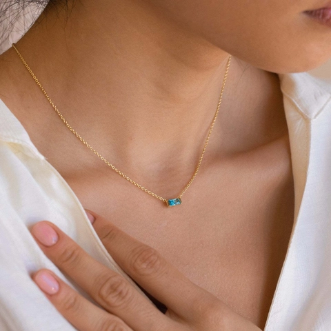 Collier en Cuivre Plaqué Or pour Femmes Avec Pendentif Rectangle en Zircone Design Minimaliste Bijoux Pierre de Naissance