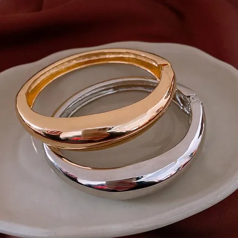 Bracciale Rigido Chunky Minimalista In Lega Di Metallo Apertura A Cerniera Superficie Lucida Gioielli Da Donna