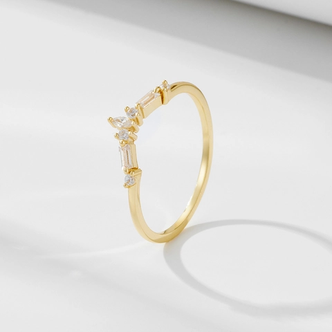 925 Sterling Silver Ring Zircon Crown V-Shape Geometric Stackable Finger Jewelry For Women Elegant Niche Design