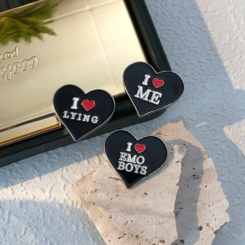 Pin In Smalto Di Lega Distintivi Cuore Rotondo Nero Rosso Slogan Citazione Punk Y2K Accessorio Moda Per Zaino Giacca