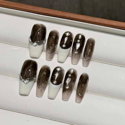 Handmade Press On Nails Long Coffin Marble Gradient Coffee White French Tip With Rhinestone Artificial Pearl Metal Decor Elegant