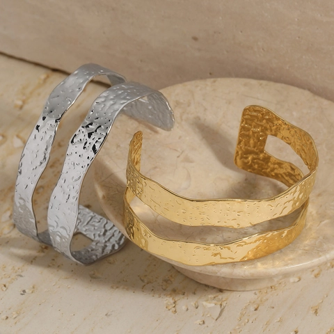 Edelstahl Hammerschlag Armreif Breit Offen Doppelschicht Unregelmäßige Textur Minimalistischer Modeschmuck Für Damen