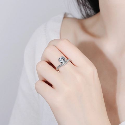 Anello Con Zircone A Forma Di Pera Design A V Rame Placcato Oro Bianco Regolabile Aperto Moda Per Donna