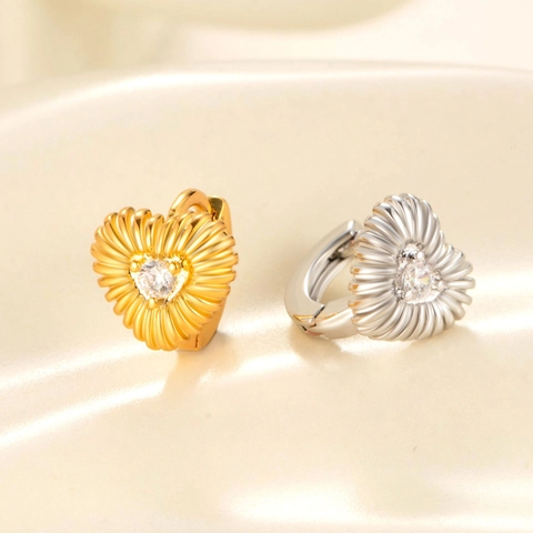 Small Heart Hoop Earrings For Women Copper Radiating Texture Zircon Inlaid Cartilage Piercing Jewelry Sweet Cool Style
