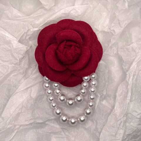 Camellia Flower Brooch Elegant Fabric Handcrafted With Faux Artificial Pearl Tassels Vintage French Style Corsage For Women Suit