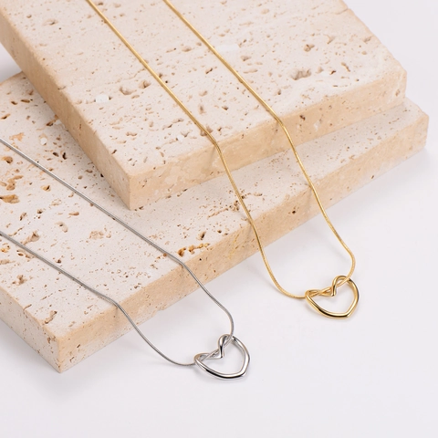 Collar Con Colgante De Corazón Hueco Acero Inoxidable 304 Cadena De Serpiente Joyería Minimalista Mujer