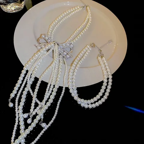 Collana Di Künstliche Perle Multistrato Elegante Fiocco Di Strass Nappa Lunga Pendente Lega Gioielli Vintage Di Lusso Per Donna
