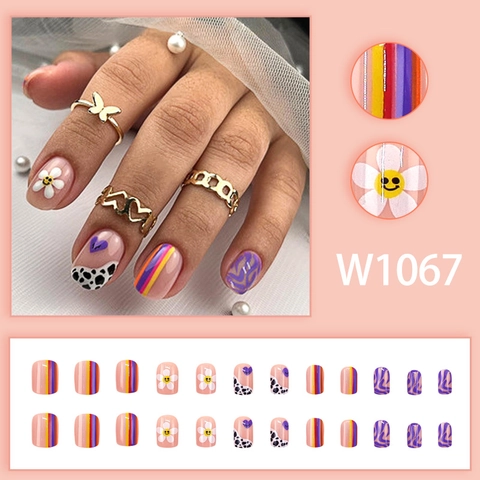 Short Round Press On Nails Colorful Stripes Daisy Smiley Face Cow Print Artificial False Nails Cute DIY Manicure For Women