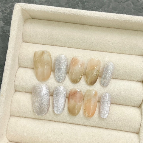 Faux Ongles Faits Main Élégants Motif Marbre Ambre Paillettes Argentées Effet Oeil De Chat Forme Amande