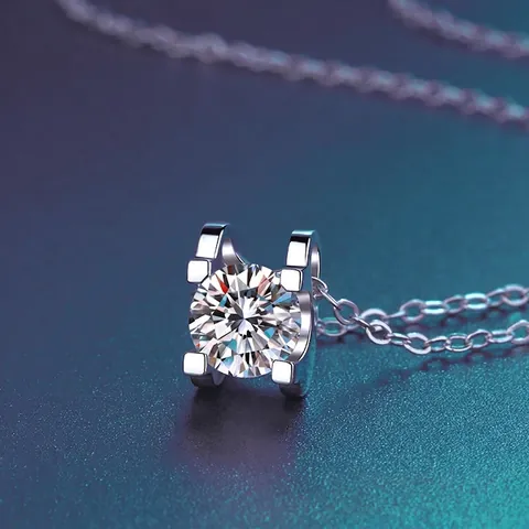 Collar de Plata de Ley 925 Moissanita Corte Redondo Colgante de Cabeza de Toro para Mujer Circonia Joyería Simple Viaje Diario Regalo