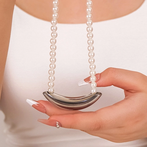 Collar De Perlas Artificiales Con Colgante De Tubo Curvado De Acero Inoxidable Impermeable Estilo Ins Minimalista Para Mujeres