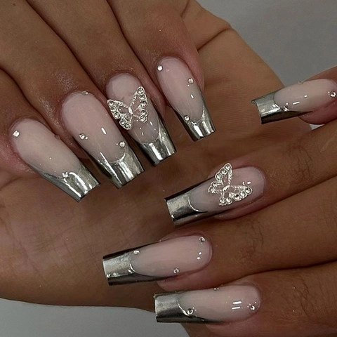 Sarg Künstliche Fingernägel Lang Metallic Silber French Tip Verlauf Mit 3D Schmetterling Strass Elegante Nägel