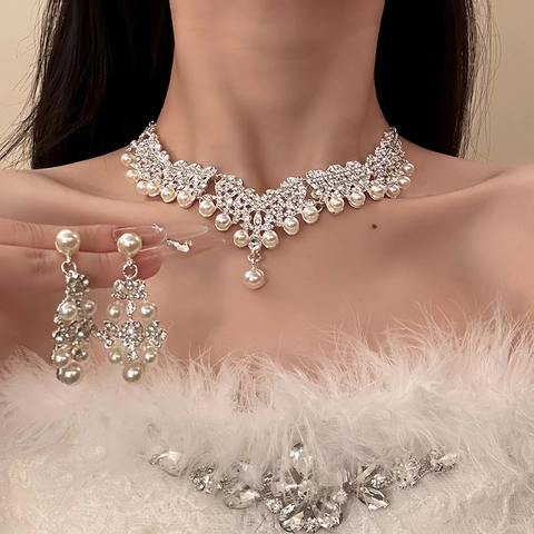 Elegante Collana E Orecchini In Lega Di Fiori Con Strass E Künstliche Perle D'imitazione Stile Palazzo Vintage Per Le Donne