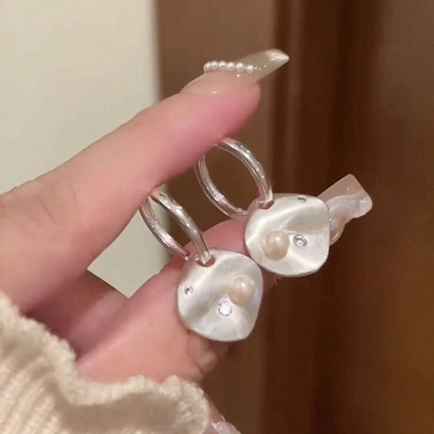 Onregelmatige Ruit Geborsteld Metaal Imitatie Kunstparel Hoop Oorbellen Vrouwen Luxe Zirconia Hangen Druppel Mode