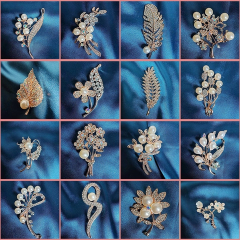 Lussuosa Spilla a Fiore in Lega per Donna Elegante Spilla a Camelia con Perle Artificiali e Strass per Accessori da Gioielleria per Banchetti nuziali