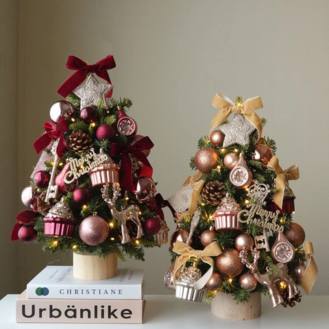 Mini Weihnachtsbaum DIY Desktop Deko Warme LED Lichter Samtbögen Kiefernzapfen Ornamente Holzbasis Feiertags Party Dekor