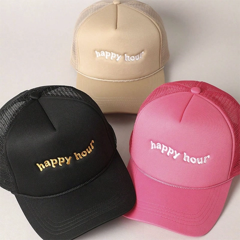 Happy Hour Geborduurde Trucker Hat Mesh Baseball Cap Polyester Verstelbaar Zonbescherming Outdoor Reizen Casual