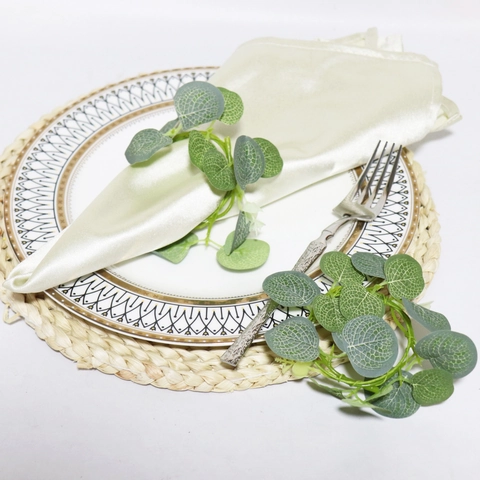Ronds De Serviette En Feuilles D'eucalyptus Artificielles Satin Plastique Fait Main Pour Mariage Fête Décoration De Table