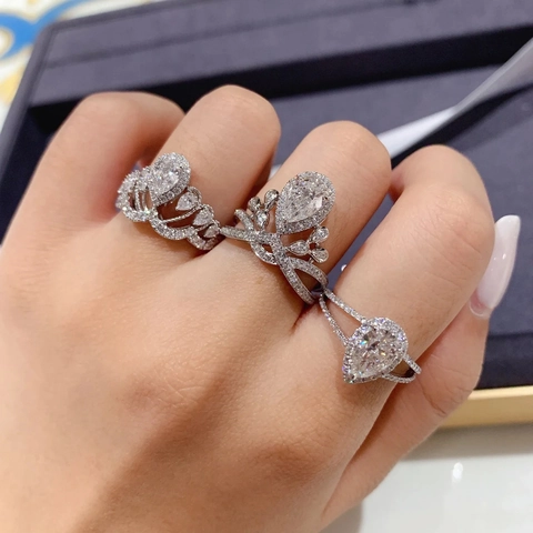 Elegante Anello a Corona in Rame con Zirconia per Donna Oro Bianco Placcato Forma Goccia d'Acqua Full Pave Micro Intarsiato Gioielli Pendolari