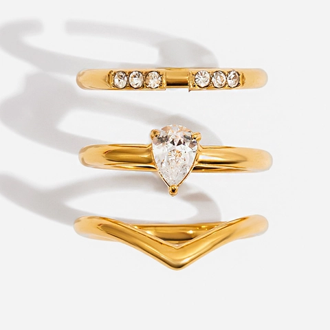 Anello In Acciaio Inossidabile Placcato Oro 18K Resistente All'Acqua Ipoallergenico Zirconia Pera Gioielli Donna