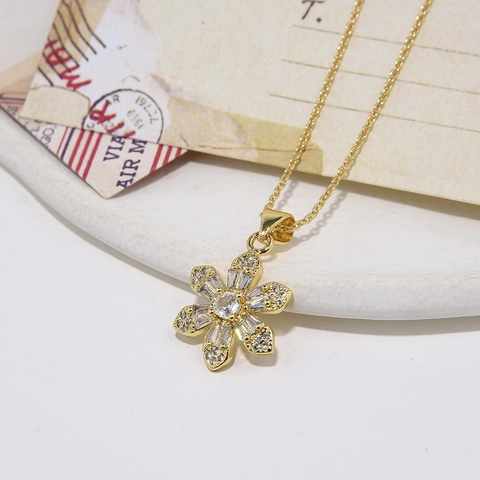 Minimalistische 18K Vergulde Koperen Bloemknop Hanger Halsketting Voor Vrouwen Prachtige Zirconia Ingelegde Bloemen Sieraden Cadeau