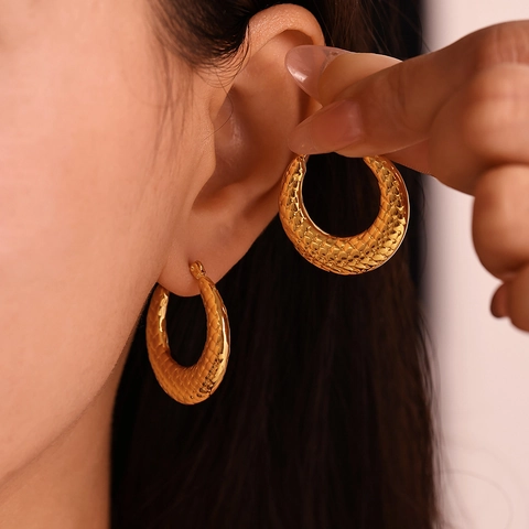 U-förmige Creolen Aus Edelstahl Goldbeschichtet Gesteppte Textur Geometrischer Chic Schmuck Für Damen