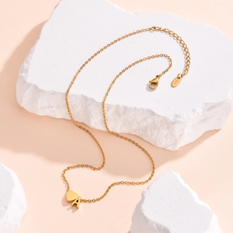 Collier Pendentif Cœur en Acier Inoxydable avec Lettre Initiale Plaqué Or 18K Alphabet Minimaliste Double Pendentif Bijoux Cadeau pour Femme