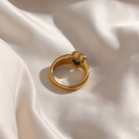 Vintage Stainless Steel Gold Plated Heart Zirconia Ring For Women Elegant Scroll Pattern Design Fashion Jewelry Finger Ring