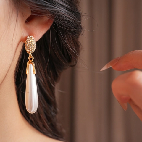 Lange Waterdruppel Kunstparel Oorbellen Met Zilveren Oorsteker Strass Legering Retro Elegante Stijl Voor Vrouwen