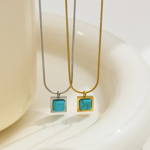 Vintage Square Turquoise Pendant Necklace For Women Minimalist Titanium Steel Clavicle Chain Fashion Commuter Daily Jewelry