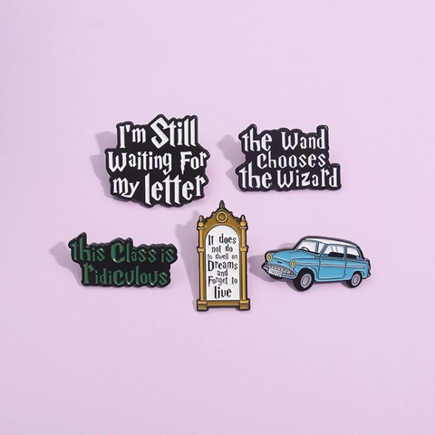 Emaille Pin Badge Legering Vintage Auto Magische Spiegel Citaten Belettering Reversspelden Voor Rugzak Denim Jas Decor Unisex