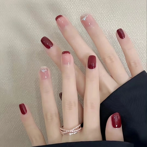 Handgemachte Press On Nägel Französischer Stil Bordeauxrot Herz Strass Glänzend Quadratische Form Für Damen Elegant