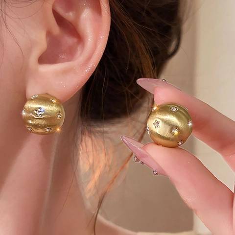 Pendientes De Botón Domo Moda Metal Cepillado Con Patrón De Estrella De Circón Y Poste De Plata De Ley 925 Para Mujeres