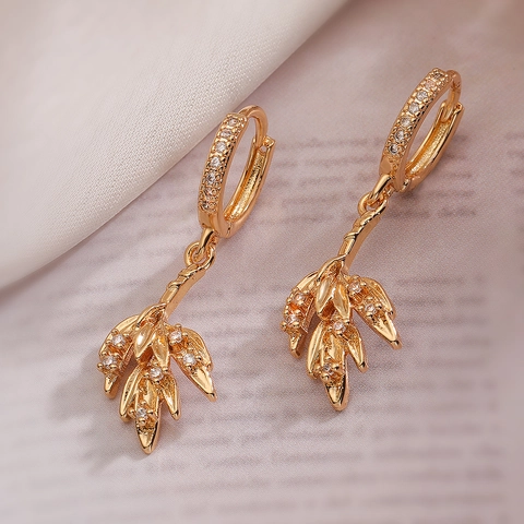 Boucles D'oreilles Pendantes Feuille D'érable En Cuivre Plqué Or Avec Zircon Blanc Étincelant Bijoux Élégants Pour Femmes