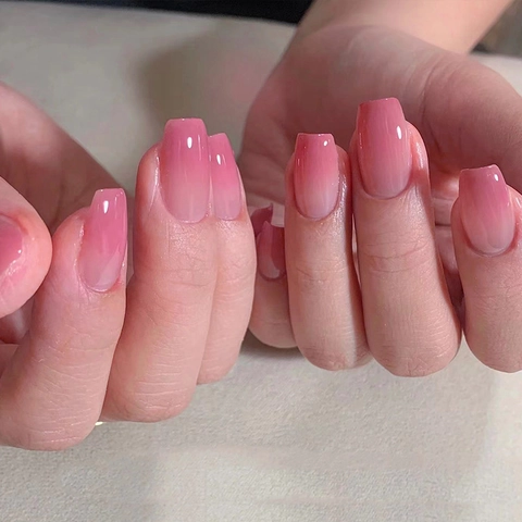 Ongles À Presser Dégradé Rose Brillant Ombré Court Coffin Forme Ballet Faux Ongles Pour Femmes