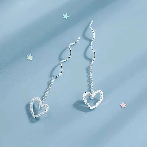 Orecchini a Filo Minimalisti con Cuore Cavo per Donna Orecchini Pendenti con Nappina a Linea Ondulata in Metallo Color Argento