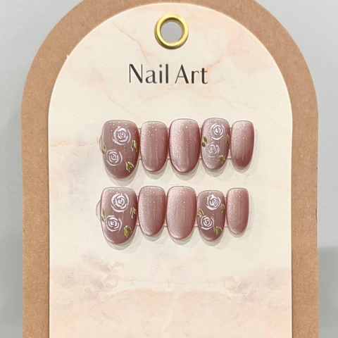 Handgemaakte Press On Nails Cat Eye Dusty Pink Rozenpatroon Kort Ovaal Herbruikbare Kunstnagels