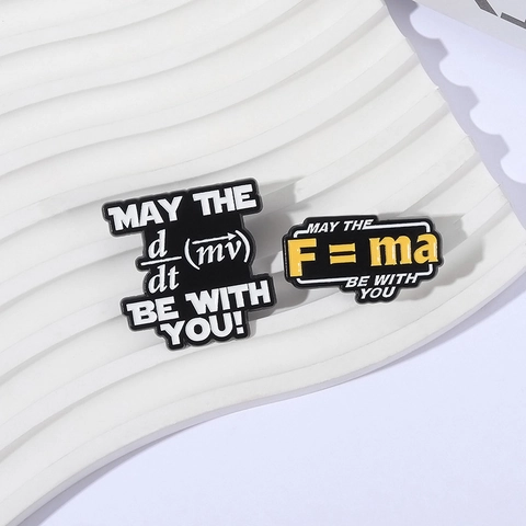 Pin de Esmalte de Fórmula Física Divertido Broche de Solapa Científico Ley de Newton F=ma Insignia de Aleación Geek