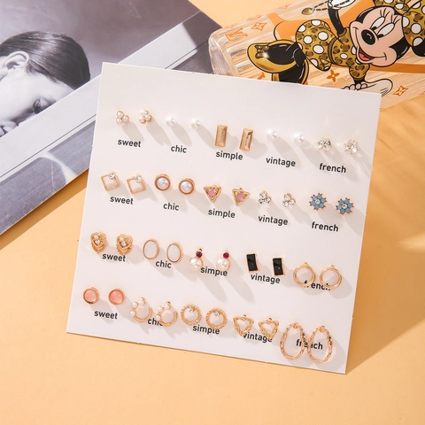 Juego De Pendientes De Botón Aleación Perla Artificial De Imitación Diamante De Imitación Corazón Flor Vintage Minimalista Para Mujeres