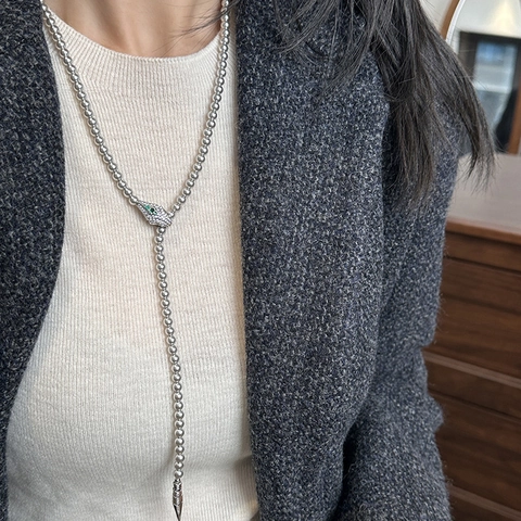 Collana Lunga A Y Con Pendente A Testa Di Serpente In Künstliche Perle Sintetiche E Occhi In Zirconia Verde Catena Elegante